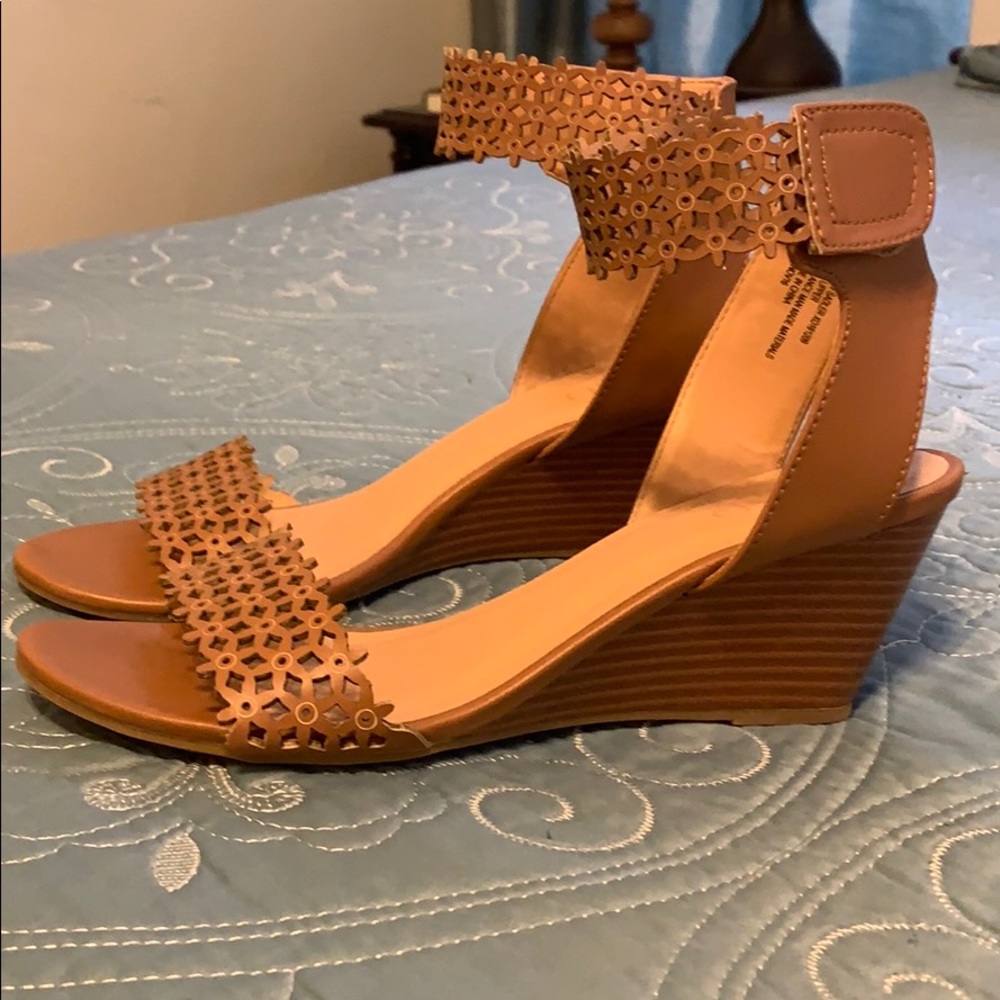 XOXO Women’s Sadler Wedges